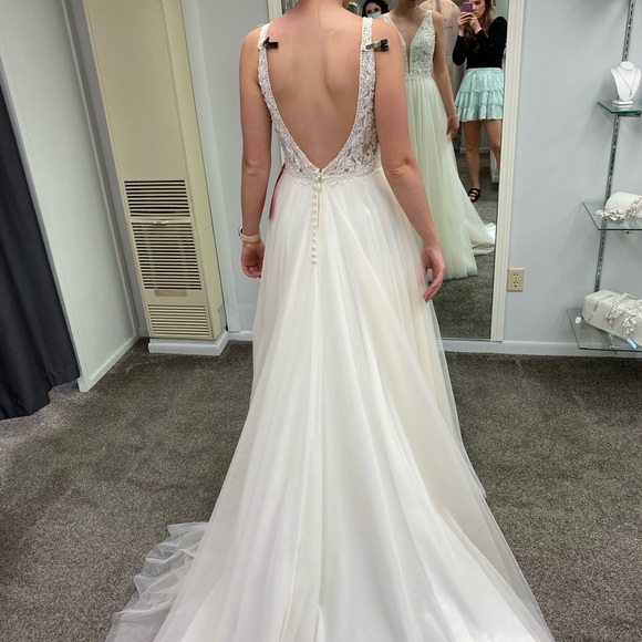 Brand new Mori Lee Wedding Dress - Picture 5 of 6